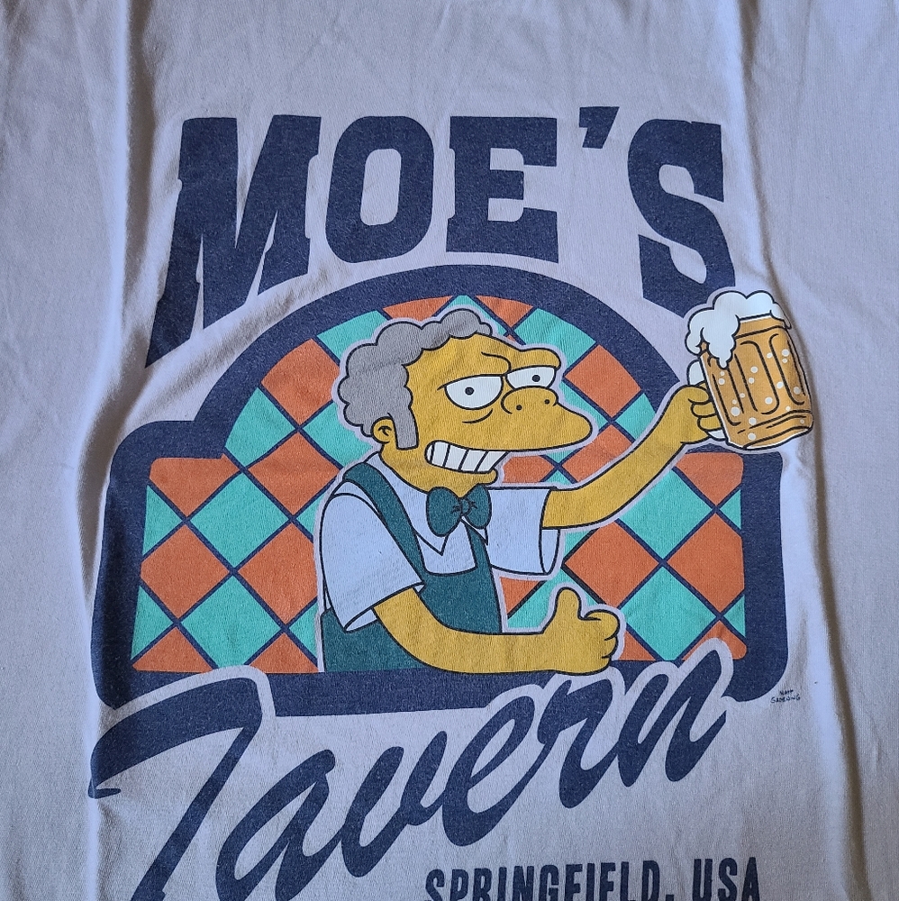 The Simpsons: Moe's Tavern shirt